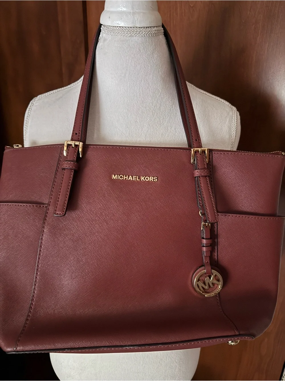 ⚜️👜MICHAEL KORS CHARLOTTE SAFFIANO BURGUNDY LEATHER TOTE BAG 👜⚜️